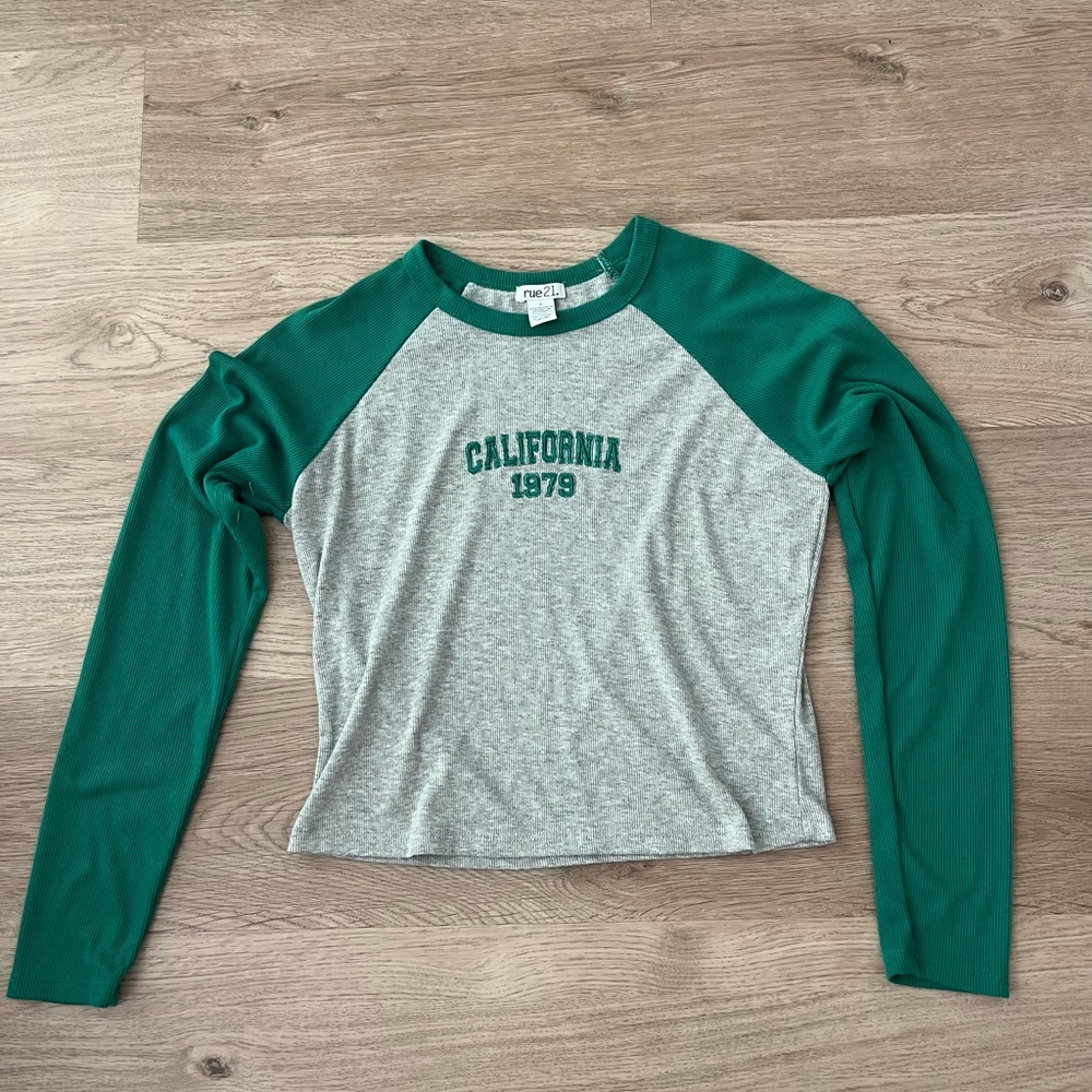 Rue21 Gray Body Green Raglan Long Sleeve Tee